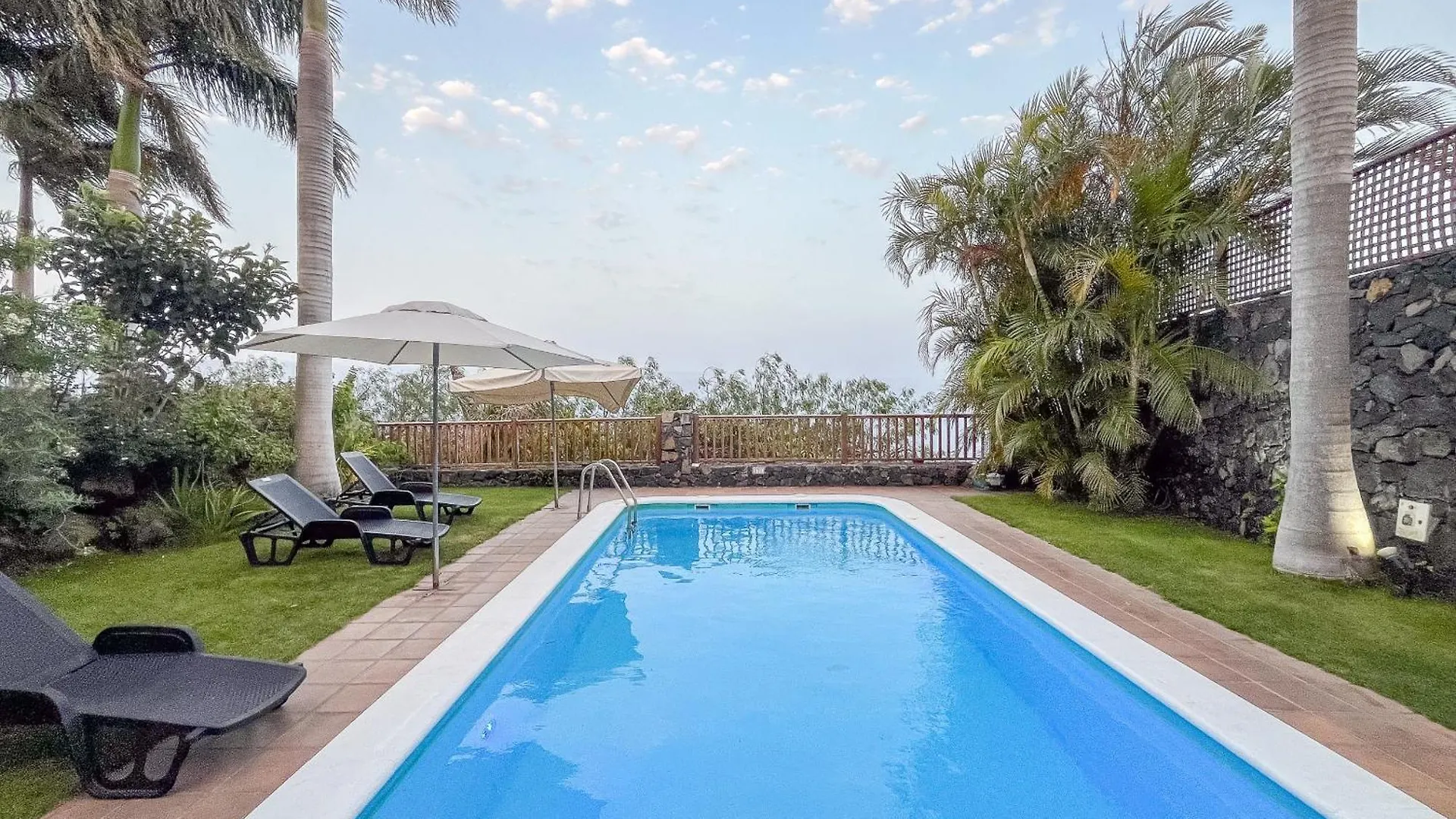 Lightbooking La Morita Villa De Mazo Spain